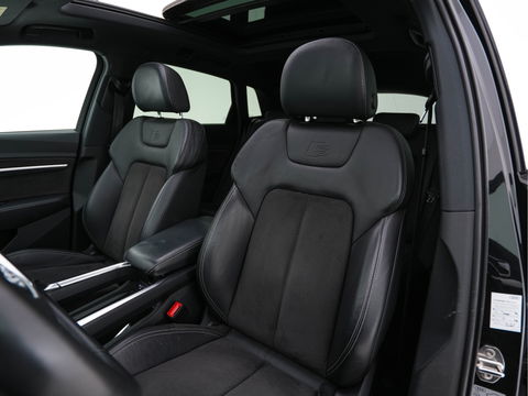 Audi e-tron 50 quattro Launch edition Black 71 kWh (INCL-BTW) *PANO | 1/2LEATHER | DIGI-COCKPIT | FULL-LED | MEMORY-PACK | ADAPTIVE-CRUISE | SPORT-SEATS | NAVI-FULLMAP | HEATED-SEATS | KEYLESS | SHIFT-PADDLES*