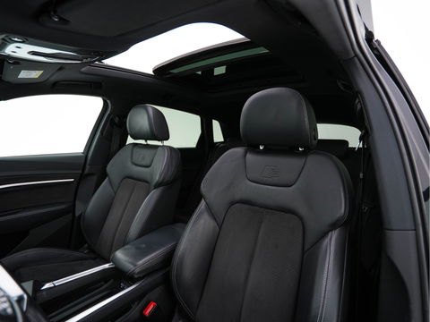 Audi e-tron 50 quattro Launch edition Black 71 kWh (INCL-BTW) *PANO | 1/2LEATHER | DIGI-COCKPIT | FULL-LED | MEMORY-PACK | ADAPTIVE-CRUISE | SPORT-SEATS | NAVI-FULLMAP | HEATED-SEATS | KEYLESS | SHIFT-PADDLES*