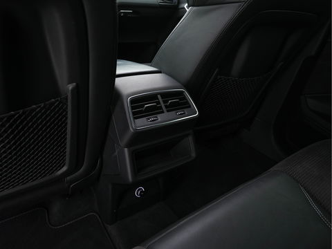 Audi e-tron 50 quattro Launch edition Black 71 kWh (INCL-BTW) *PANO | 1/2LEATHER | DIGI-COCKPIT | FULL-LED | MEMORY-PACK | ADAPTIVE-CRUISE | SPORT-SEATS | NAVI-FULLMAP | HEATED-SEATS | KEYLESS | SHIFT-PADDLES*