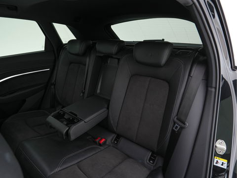 Audi e-tron 50 quattro Launch edition Black 71 kWh (INCL-BTW) *PANO | 1/2LEATHER | DIGI-COCKPIT | FULL-LED | MEMORY-PACK | ADAPTIVE-CRUISE | SPORT-SEATS | NAVI-FULLMAP | HEATED-SEATS | KEYLESS | SHIFT-PADDLES*