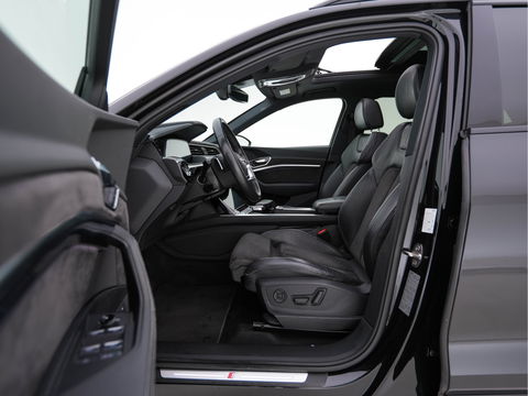 Audi e-tron 50 quattro Launch edition Black 71 kWh (INCL-BTW) *PANO | 1/2LEATHER | DIGI-COCKPIT | FULL-LED | MEMORY-PACK | ADAPTIVE-CRUISE | SPORT-SEATS | NAVI-FULLMAP | HEATED-SEATS | KEYLESS | SHIFT-PADDLES*