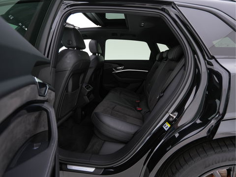 Audi e-tron 50 quattro Launch edition Black 71 kWh (INCL-BTW) *PANO | 1/2LEATHER | DIGI-COCKPIT | FULL-LED | MEMORY-PACK | ADAPTIVE-CRUISE | SPORT-SEATS | NAVI-FULLMAP | HEATED-SEATS | KEYLESS | SHIFT-PADDLES*