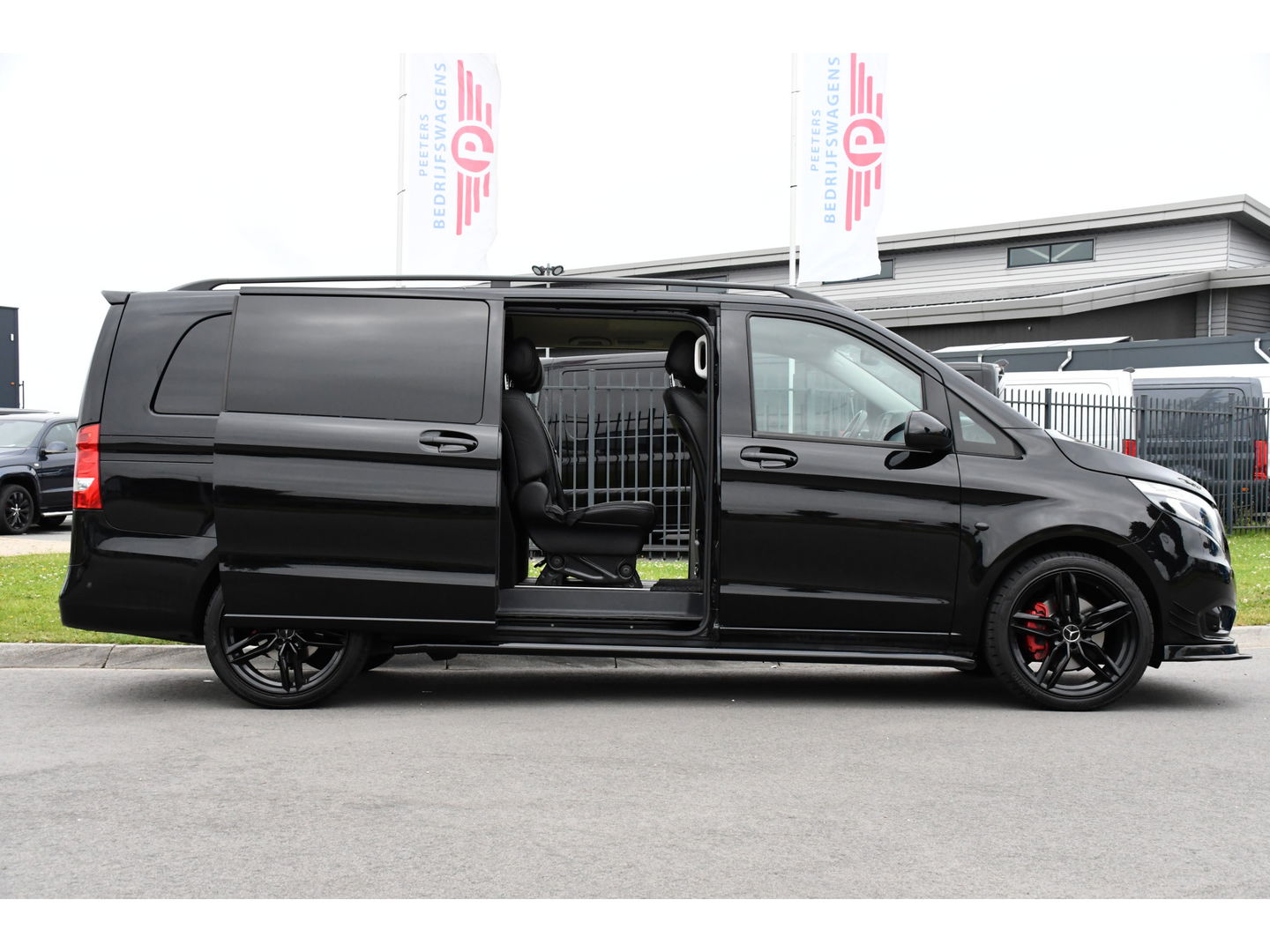 Mercedes-Benz Vito 119 CDI L3 DC Black Edition Cruise, Camera, Carplay, Leder, 190PK, LED, 2x Elektrische Schuifdeur, Uniek!