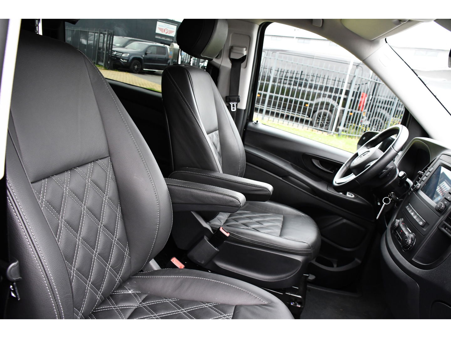 Mercedes-Benz Vito 119 CDI L3 DC Black Edition Cruise, Camera, Carplay, Leder, 190PK, LED, 2x Elektrische Schuifdeur, Uniek!