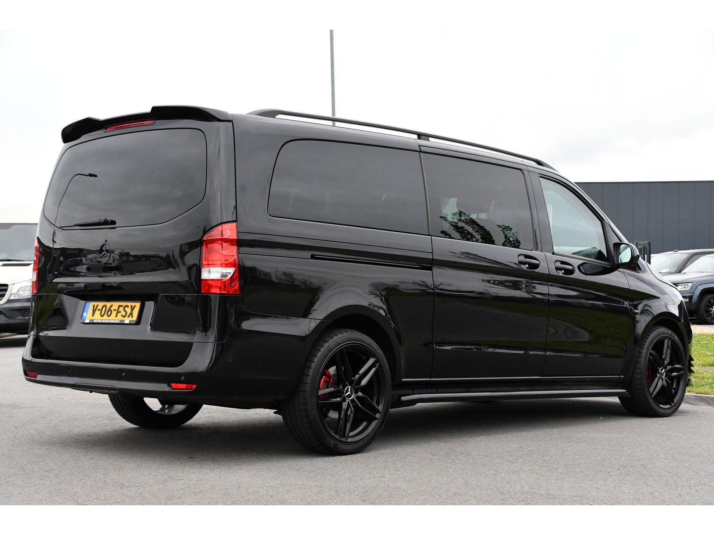 Mercedes-Benz Vito 119 CDI L3 DC Black Edition Cruise, Camera, Carplay, Leder, 190PK, LED, 2x Elektrische Schuifdeur, Uniek!