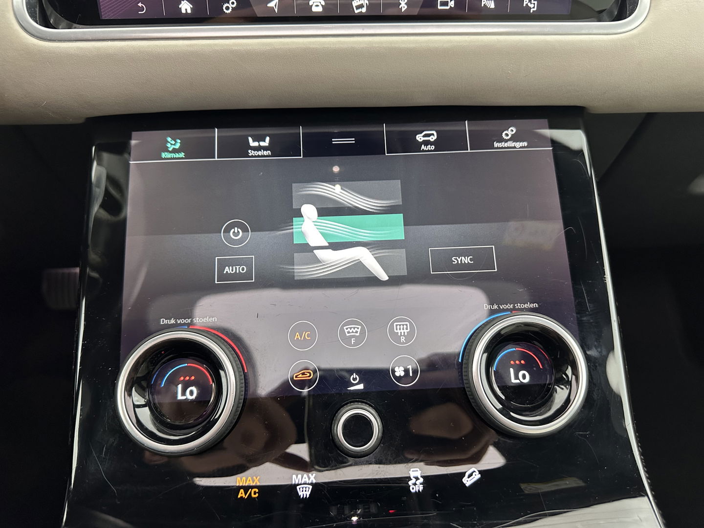 Land Rover Range Rover Velar 3.0 V6 AWD First Edition Aut. *PANO | FULL-LEATHER | HEAD-UP | FULL-LED | MERIDIAN-SOUND | NAVI-FULLMAP | DIGI-COCKPIT | CAMERA | ECC | PDC | CRUISE | KEYLESS | BLIND-SPOT | 22''ALU*