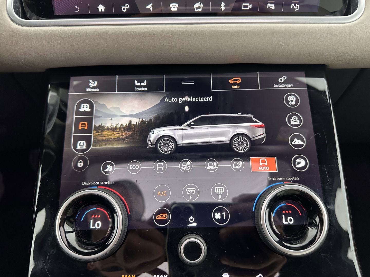 Land Rover Range Rover Velar 3.0 V6 AWD First Edition Aut. *PANO | FULL-LEATHER | HEAD-UP | FULL-LED | MERIDIAN-SOUND | NAVI-FULLMAP | DIGI-COCKPIT | CAMERA | ECC | PDC | CRUISE | KEYLESS | BLIND-SPOT | 22''ALU*