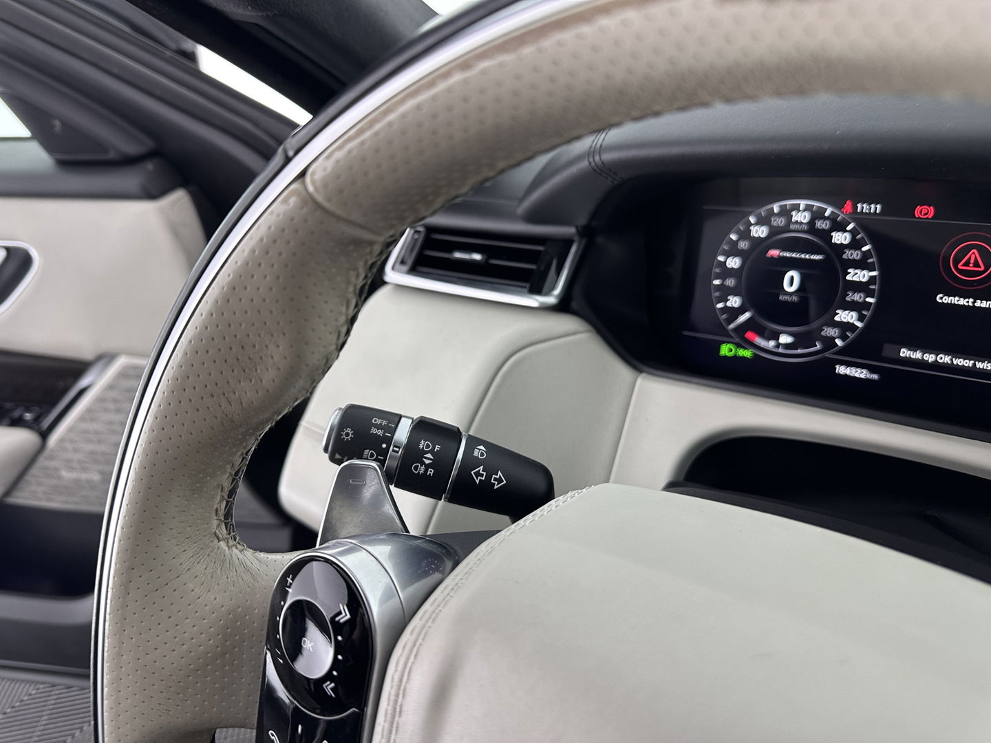 Land Rover Range Rover Velar 3.0 V6 AWD First Edition Aut. *PANO | FULL-LEATHER | HEAD-UP | FULL-LED | MERIDIAN-SOUND | NAVI-FULLMAP | DIGI-COCKPIT | CAMERA | ECC | PDC | CRUISE | KEYLESS | BLIND-SPOT | 22''ALU*