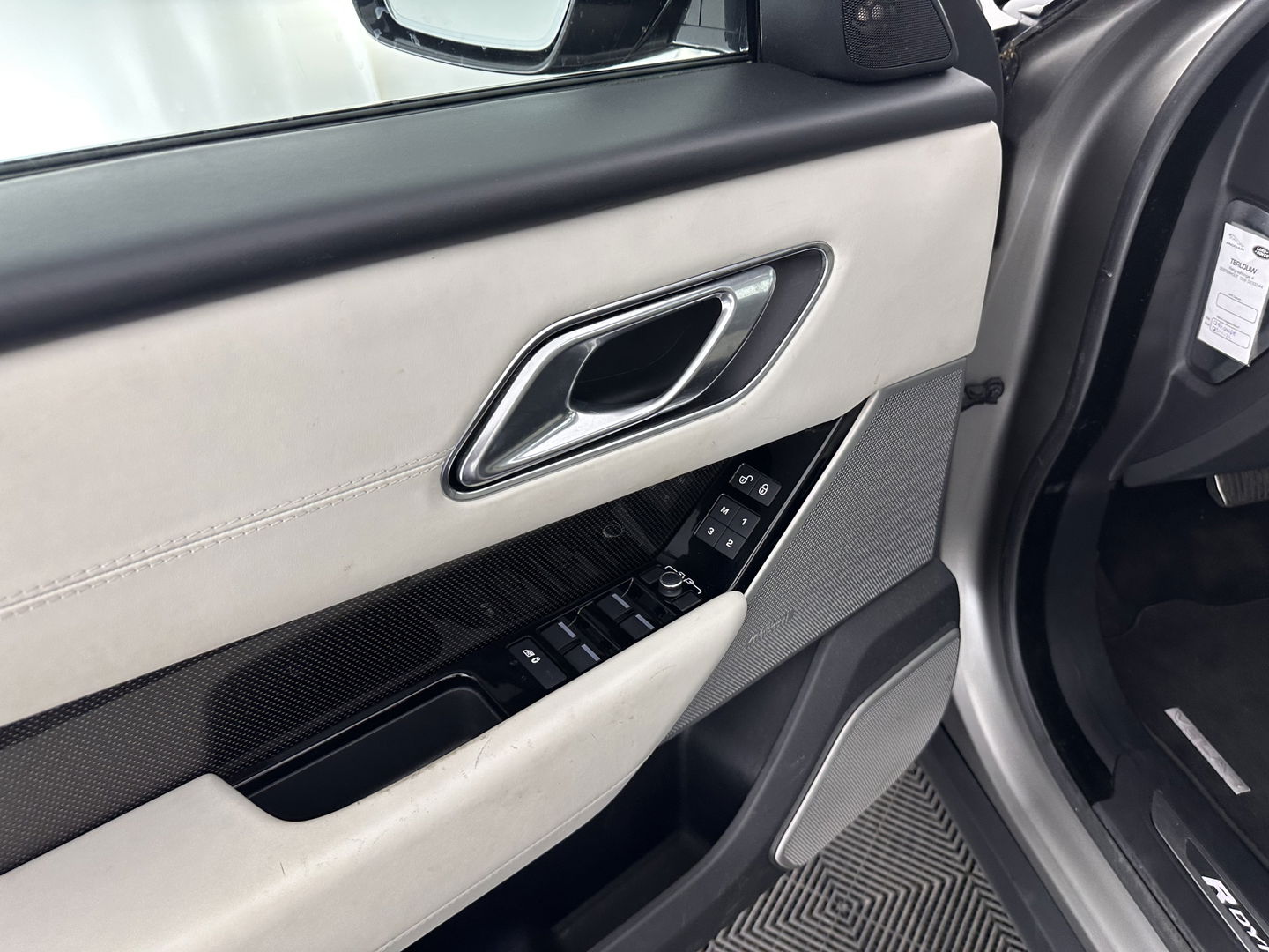 Land Rover Range Rover Velar 3.0 V6 AWD First Edition Aut. *PANO | FULL-LEATHER | HEAD-UP | FULL-LED | MERIDIAN-SOUND | NAVI-FULLMAP | DIGI-COCKPIT | CAMERA | ECC | PDC | CRUISE | KEYLESS | BLIND-SPOT | 22''ALU*