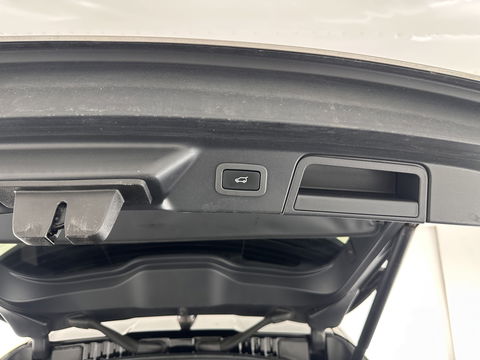 Land Rover Range Rover Velar 3.0 V6 AWD First Edition Aut. *PANO | FULL-LEATHER | HEAD-UP | FULL-LED | MERIDIAN-SOUND | NAVI-FULLMAP | DIGI-COCKPIT | CAMERA | ECC | PDC | CRUISE | KEYLESS | BLIND-SPOT | 22''ALU*