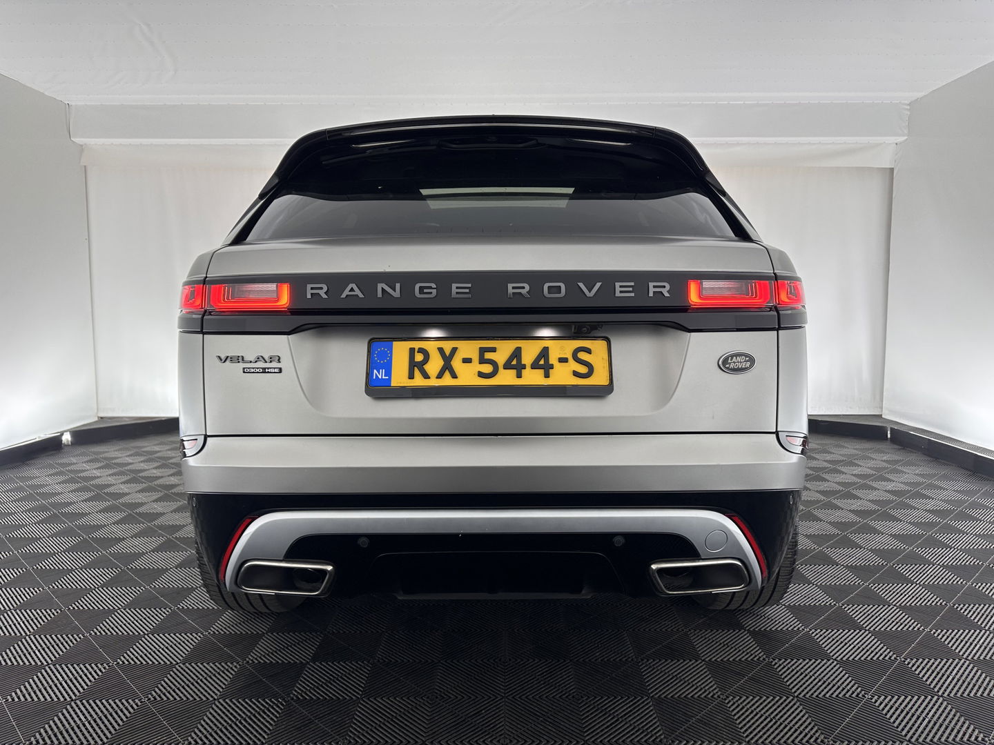 Land Rover Range Rover Velar 3.0 V6 AWD First Edition Aut. *PANO | FULL-LEATHER | HEAD-UP | FULL-LED | MERIDIAN-SOUND | NAVI-FULLMAP | DIGI-COCKPIT | CAMERA | ECC | PDC | CRUISE | KEYLESS | BLIND-SPOT | 22''ALU*