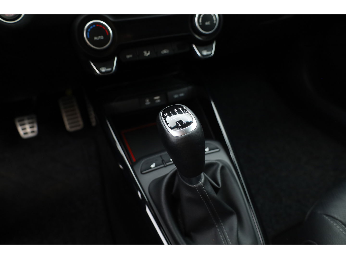 Kia Stonic 1.0 T-GDi ExecutiveLine | Navi | CarPlay | Keyless | Camera | Stoel- Stuurverw. | All Seasons
