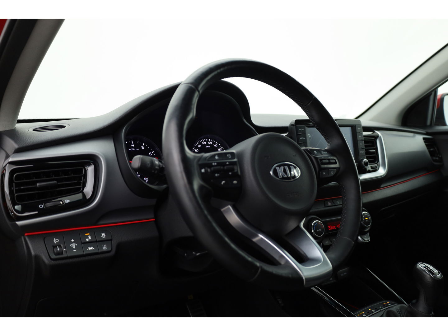 Kia Stonic 1.0 T-GDi ExecutiveLine | Navi | CarPlay | Keyless | Camera | Stoel- Stuurverw. | All Seasons