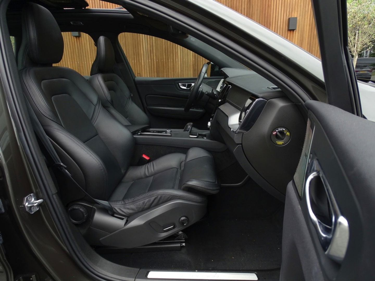 Volvo XC60 T8 407PK AWD / Inscription / panoramadak / 360° / LED