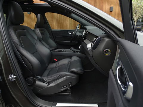 Volvo XC60 T8 407PK AWD / Inscription / panoramadak / 360° / LED