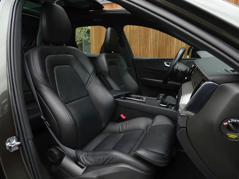 Volvo XC60 T8 407PK AWD / Inscription / panoramadak / 360° / LED