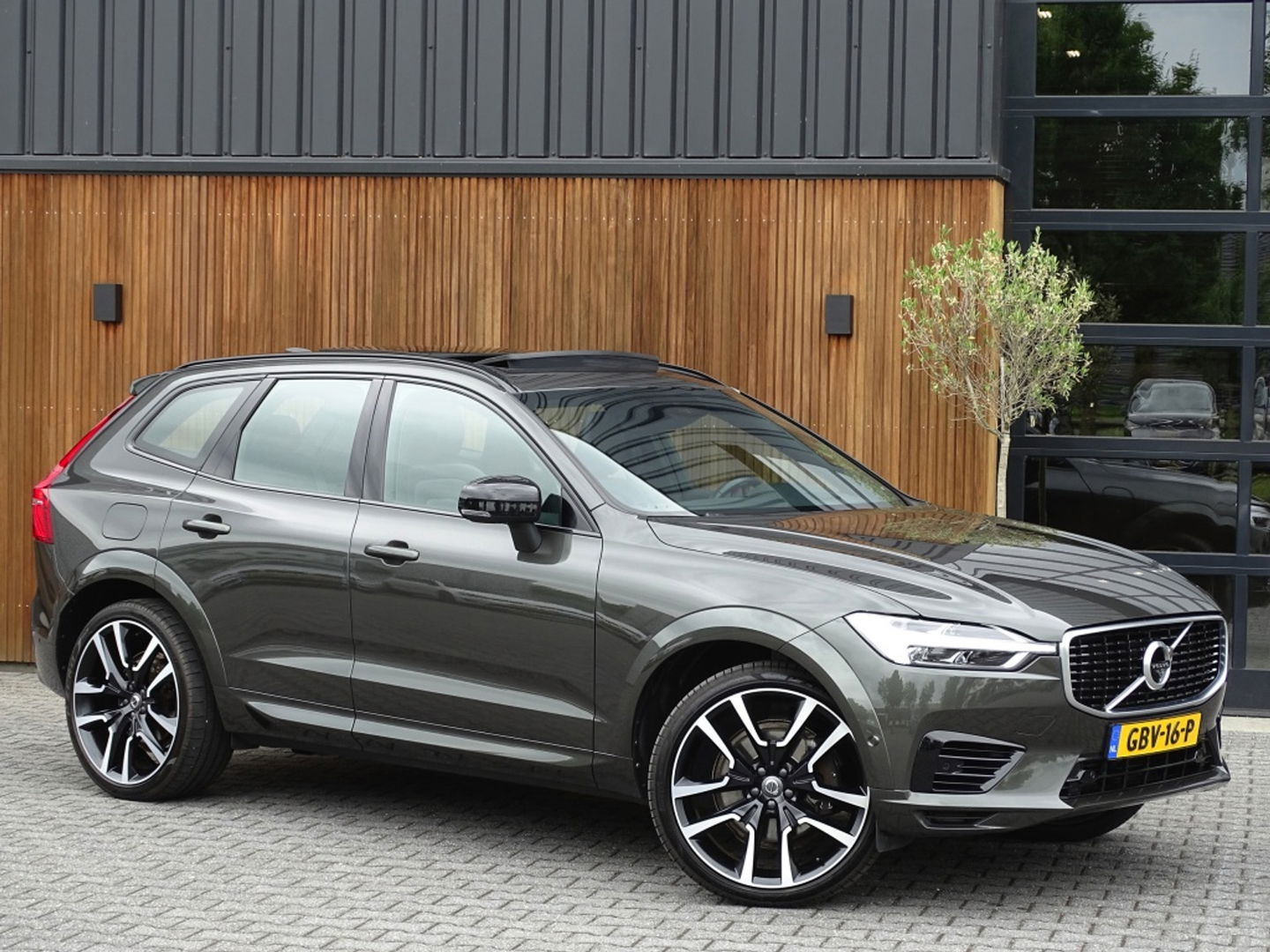 Volvo XC60 T8 407PK AWD / Inscription / panoramadak / 360° / LED
