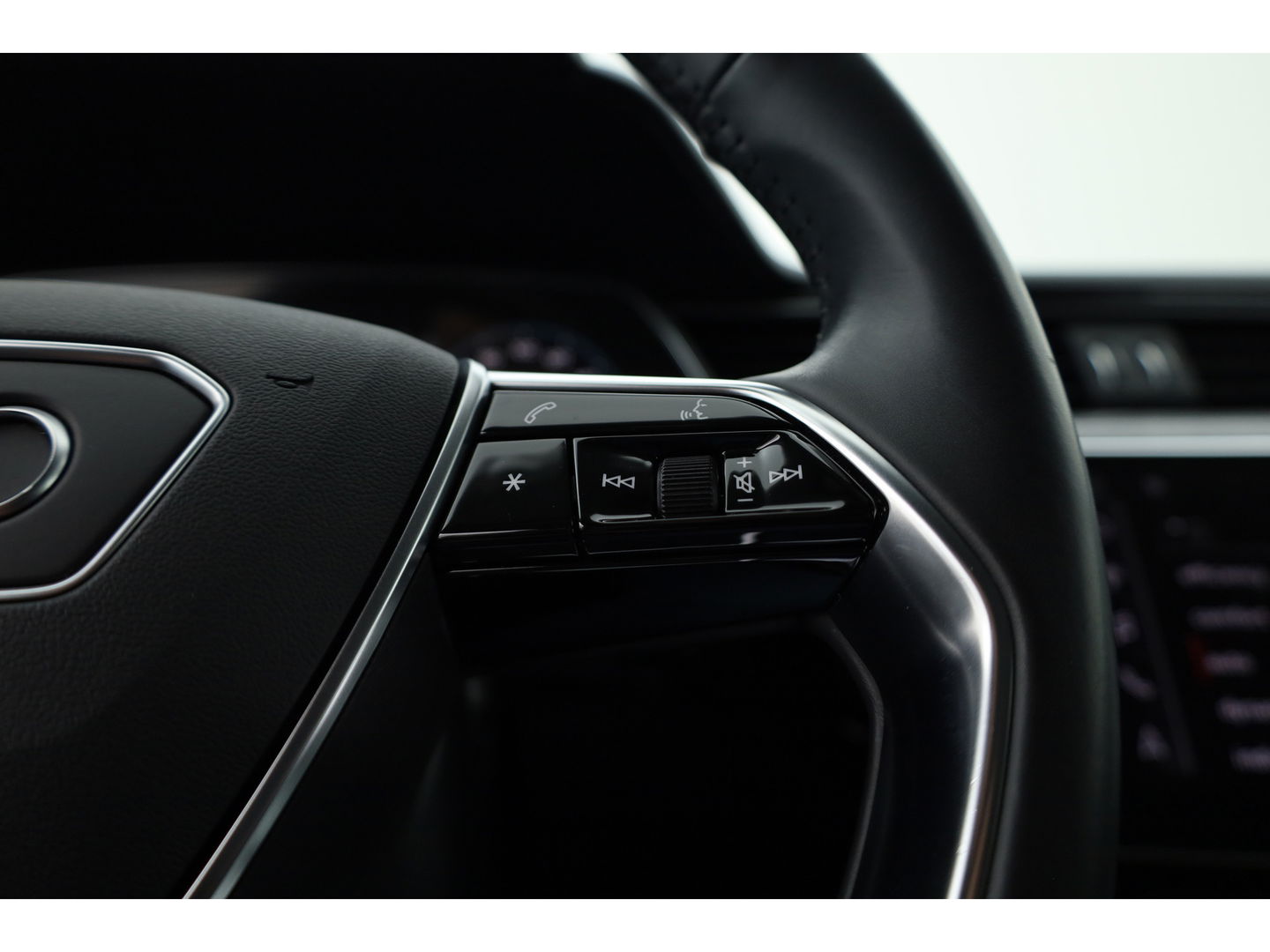 Audi e-tron e-tron 55 quattro advanced 95 kWh | Pano | HUD | Soft Close | Bang & Olufsen | Stoelventilatie | Afn. Trekhaak
