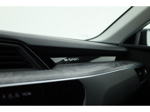 Audi e-tron e-tron 55 quattro advanced 95 kWh | Pano | HUD | Soft Close | Bang & Olufsen | Stoelventilatie | Afn. Trekhaak