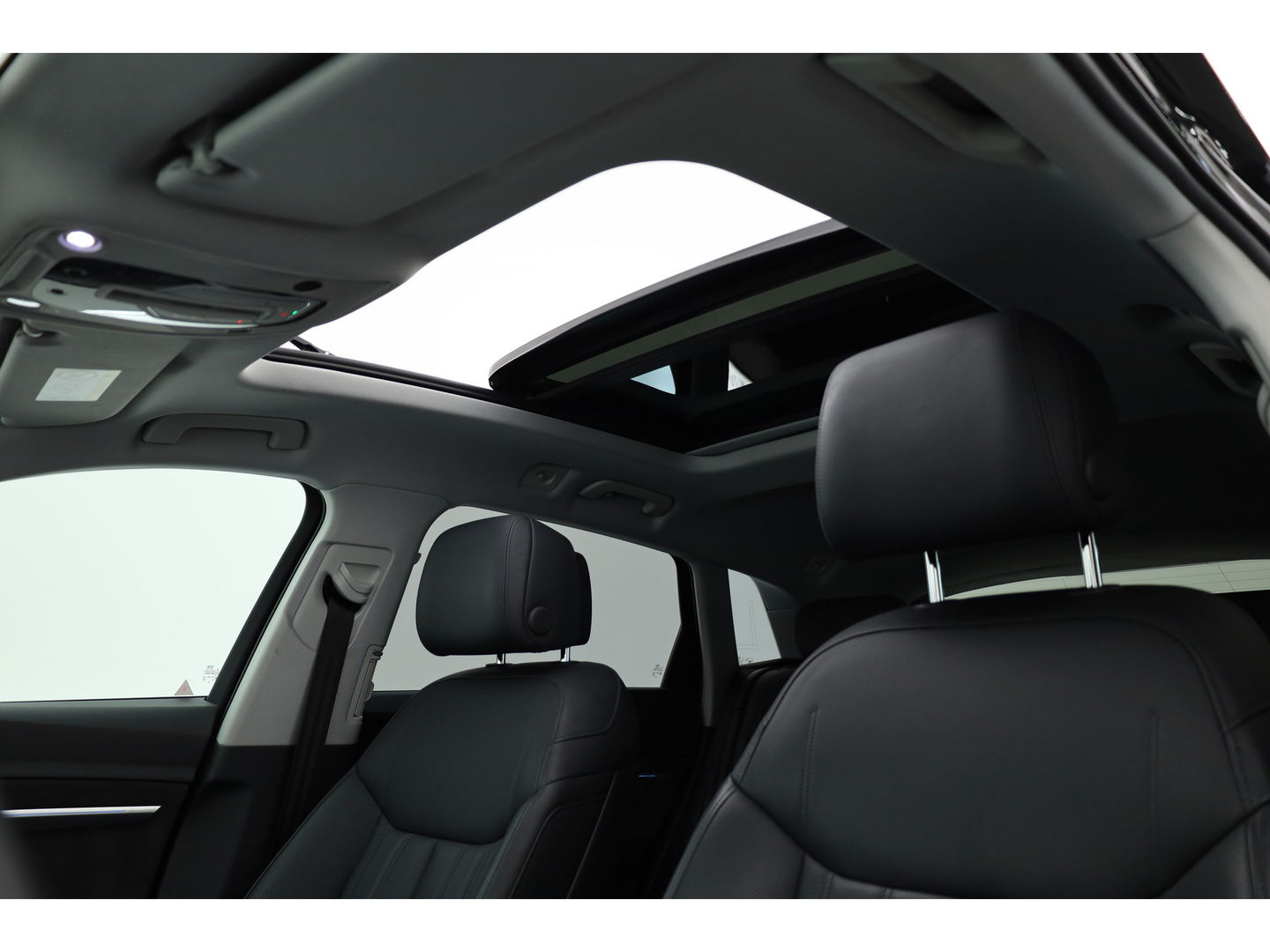 Audi e-tron e-tron 55 quattro advanced 95 kWh | Pano | HUD | Soft Close | Bang & Olufsen | Stoelventilatie | Afn. Trekhaak