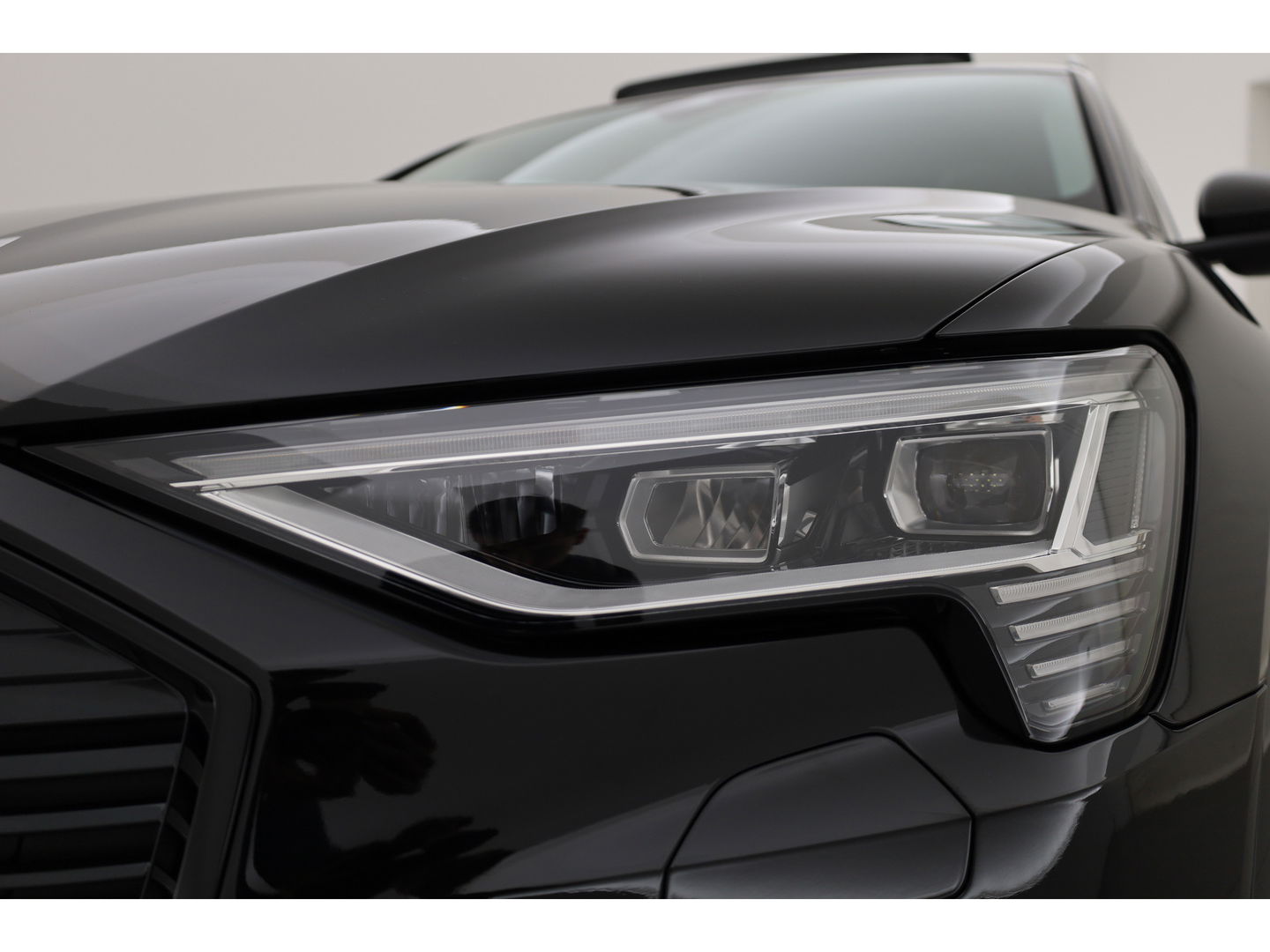 Audi e-tron e-tron 55 quattro advanced 95 kWh | Pano | HUD | Soft Close | Bang & Olufsen | Stoelventilatie | Afn. Trekhaak