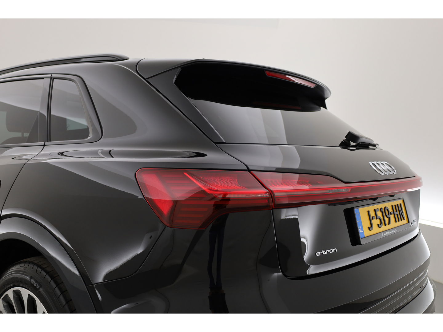 Audi e-tron e-tron 55 quattro advanced 95 kWh | Pano | HUD | Soft Close | Bang & Olufsen | Stoelventilatie | Afn. Trekhaak
