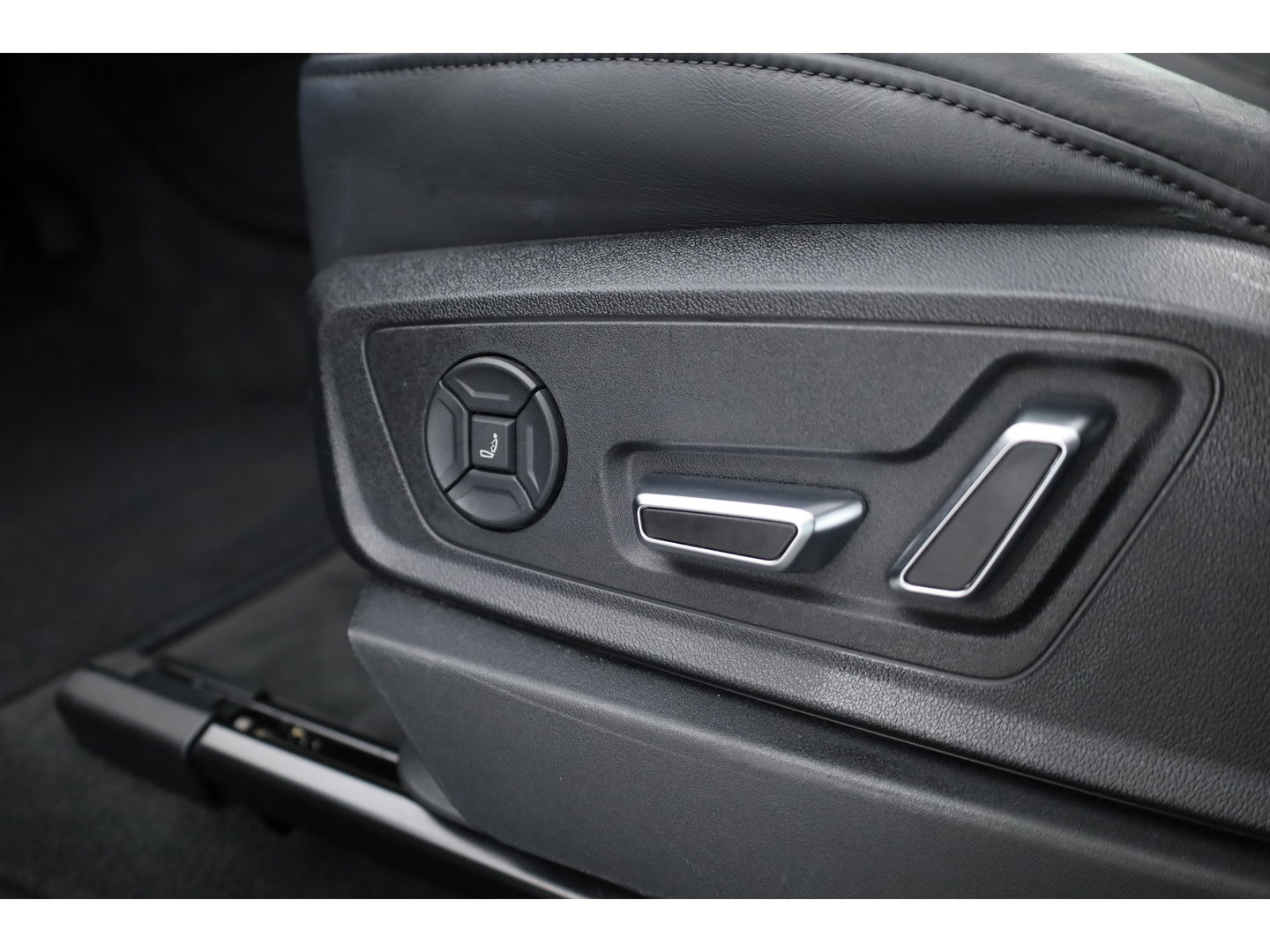 Audi e-tron e-tron 55 quattro advanced 95 kWh | Pano | HUD | Soft Close | Bang & Olufsen | Stoelventilatie | Afn. Trekhaak
