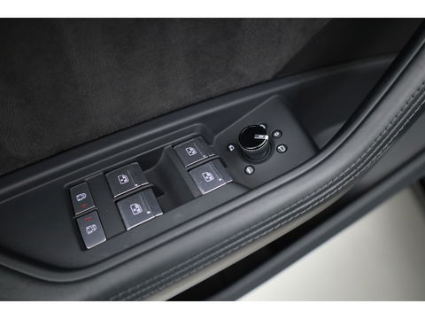 Audi e-tron e-tron 55 quattro advanced 95 kWh | Pano | HUD | Soft Close | Bang & Olufsen | Stoelventilatie | Afn. Trekhaak