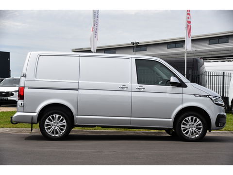 Volkswagen Transporter 2.0 TDI L1H1 30 Bulli Virtual, Adaptieve Cruise, Carplay, LED, 150PK, Multimedia, NAVI, Standkachel, Stoelverwarming,