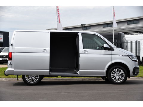 Volkswagen Transporter 2.0 TDI L1H1 30 Bulli Virtual, Adaptieve Cruise, Carplay, LED, 150PK, Multimedia, NAVI, Standkachel, Stoelverwarming,