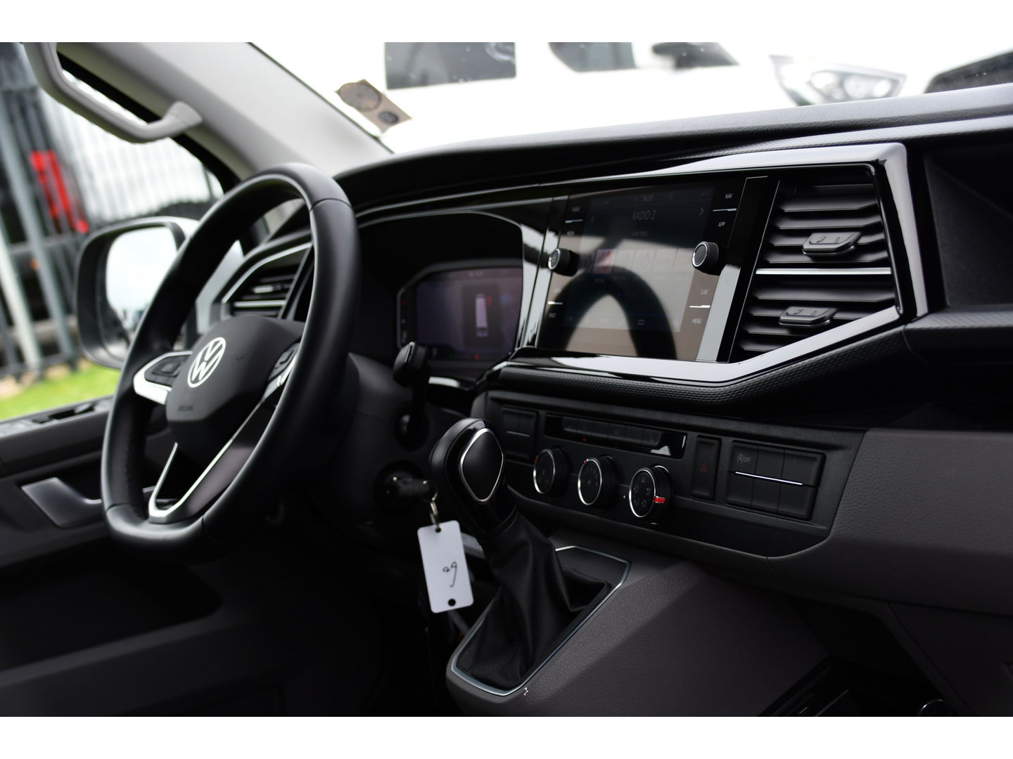 Volkswagen Transporter 2.0 TDI L1H1 30 Bulli Virtual, Adaptieve Cruise, Carplay, LED, 150PK, Multimedia, NAVI, Standkachel, Stoelverwarming,
