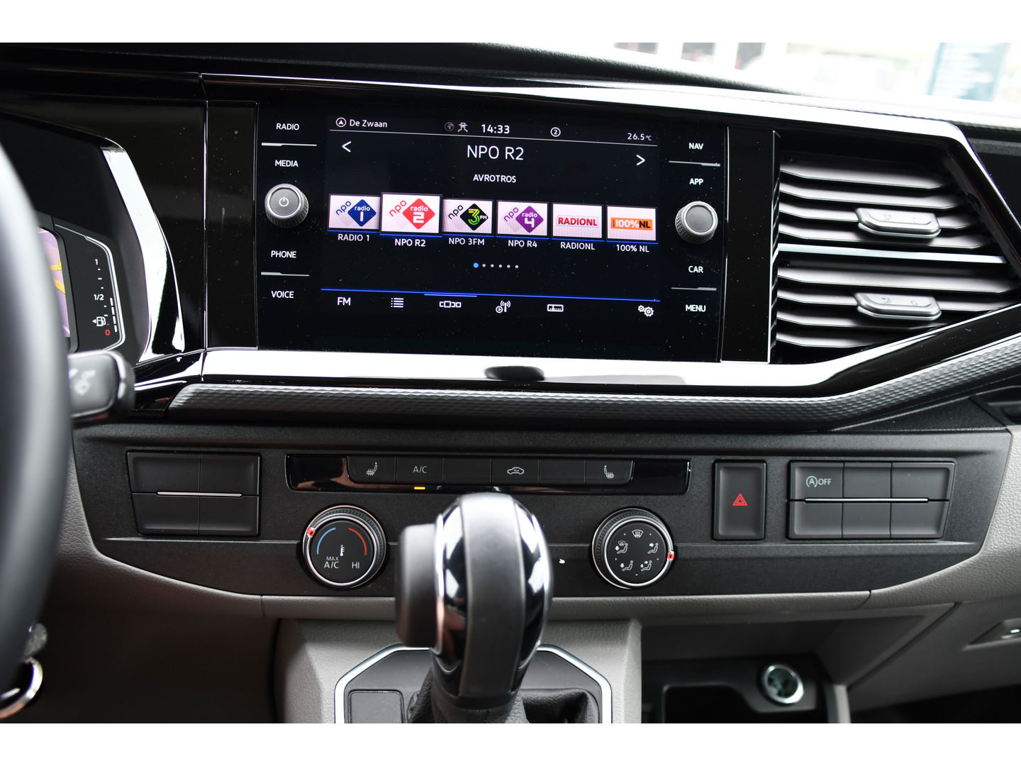 Volkswagen Transporter 2.0 TDI L1H1 30 Bulli Virtual, Adaptieve Cruise, Carplay, LED, 150PK, Multimedia, NAVI, Standkachel, Stoelverwarming,