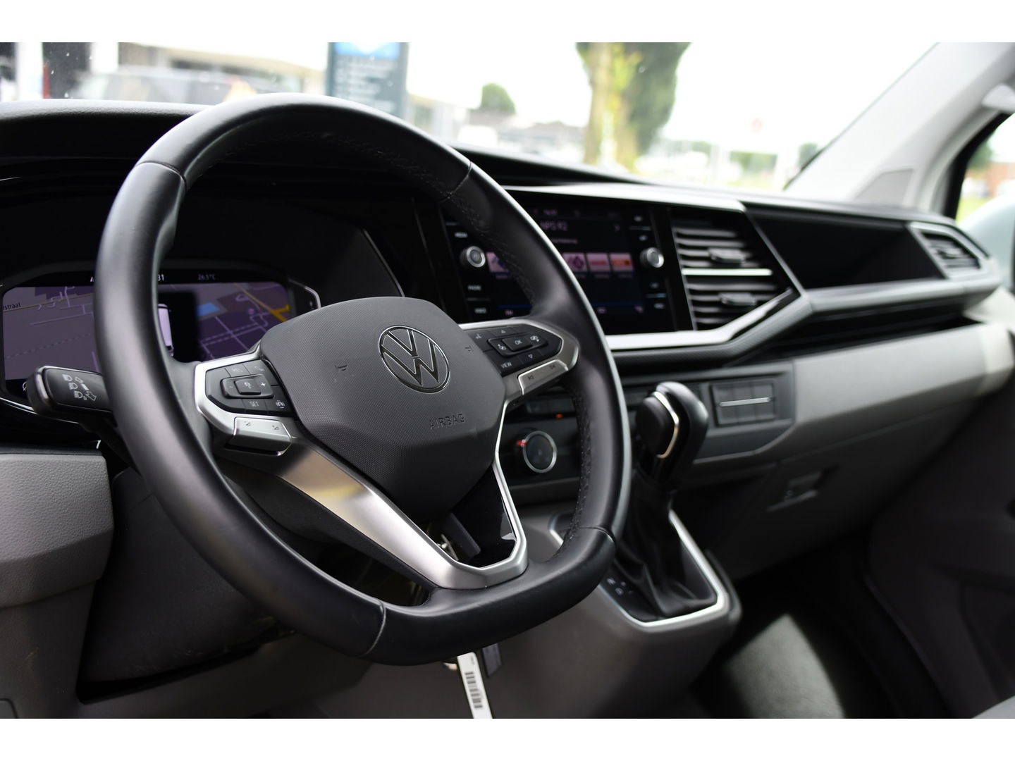 Volkswagen Transporter 2.0 TDI L1H1 30 Bulli Virtual, Adaptieve Cruise, Carplay, LED, 150PK, Multimedia, NAVI, Standkachel, Stoelverwarming,