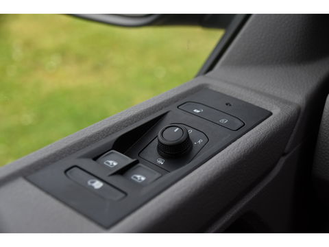 Volkswagen Transporter 2.0 TDI L1H1 30 Bulli Virtual, Adaptieve Cruise, Carplay, LED, 150PK, Multimedia, NAVI, Standkachel, Stoelverwarming,