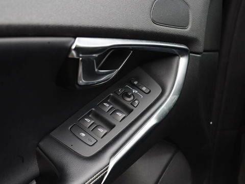Volvo V40 2.0 D2 R-Design 150PK