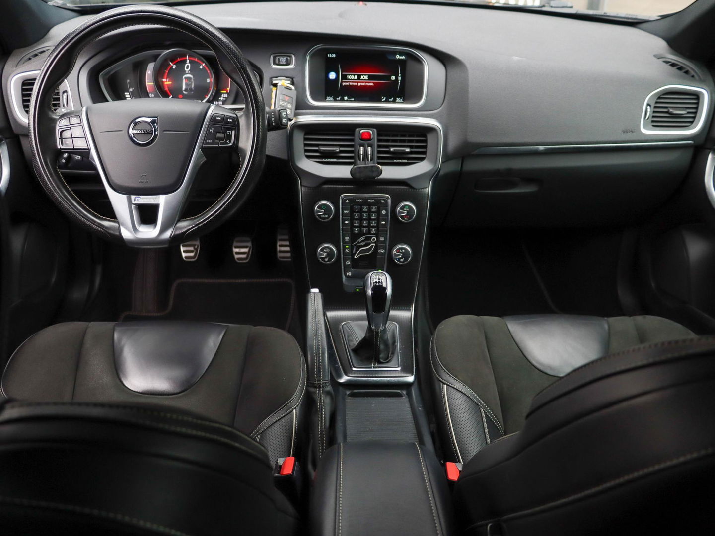 Volvo V40 2.0 D2 R-Design 150PK