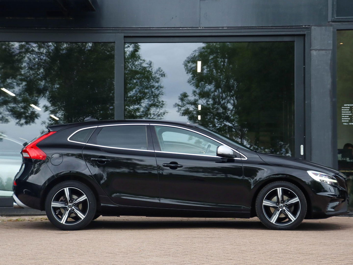 Volvo V40 2.0 D2 R-Design 150PK