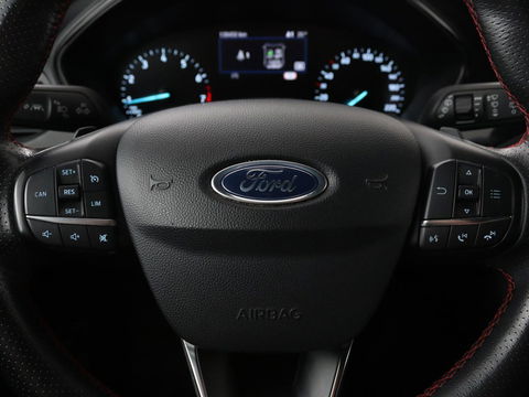 Ford Focus 1.0 EcoBoost ST Line | Stoel & stuurverwarming | Camera | Trekhaak | Climate control | Carplay | Navigatie | Cruise control