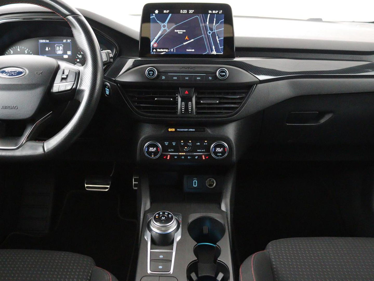 Ford Focus 1.0 EcoBoost ST Line | Stoel & stuurverwarming | Camera | Trekhaak | Climate control | Carplay | Navigatie | Cruise control