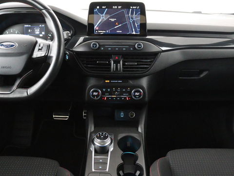 Ford Focus 1.0 EcoBoost ST Line | Stoel & stuurverwarming | Camera | Trekhaak | Climate control | Carplay | Navigatie | Cruise control