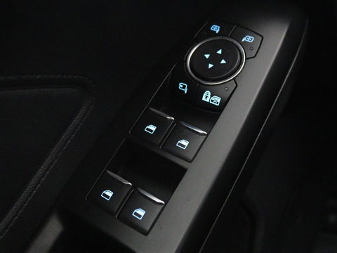 Ford Focus 1.0 EcoBoost ST Line | Stoel & stuurverwarming | Camera | Trekhaak | Climate control | Carplay | Navigatie | Cruise control