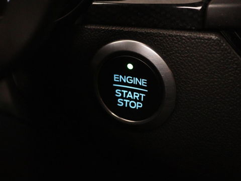 Ford Focus 1.0 EcoBoost ST Line | Stoel & stuurverwarming | Camera | Trekhaak | Climate control | Carplay | Navigatie | Cruise control