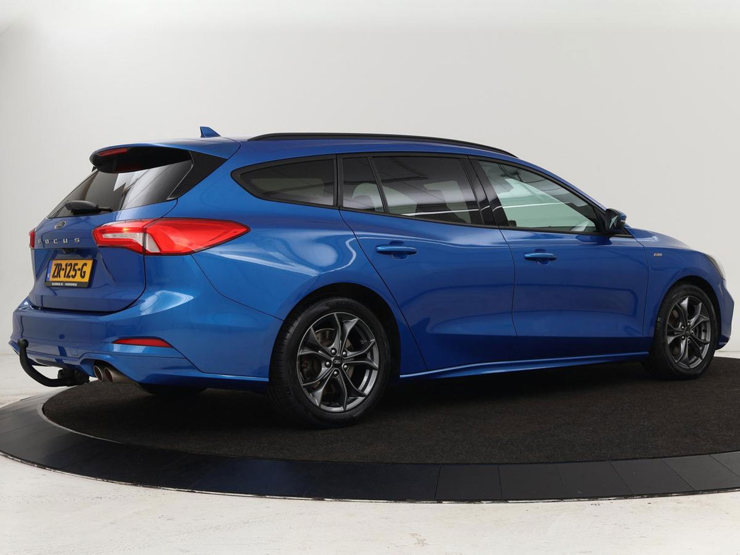 Ford Focus 1.0 EcoBoost ST Line | Stoel & stuurverwarming | Camera | Trekhaak | Climate control | Carplay | Navigatie | Cruise control