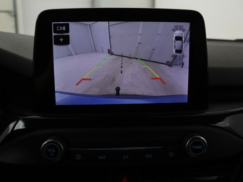 Ford Focus 1.0 EcoBoost ST Line | Stoel & stuurverwarming | Camera | Trekhaak | Climate control | Carplay | Navigatie | Cruise control