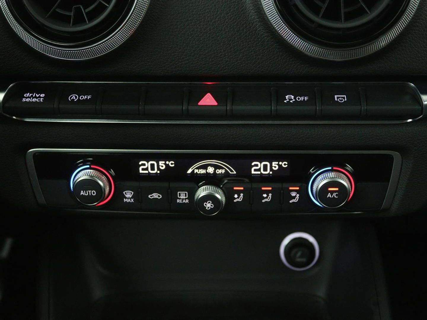 Audi A3 30 TFSI Sport | Full LED | Sportstoelen | Navigatie | Climate control | Bluetooth | Cruise control | Parkeerhulp