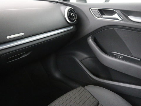 Audi A3 30 TFSI Sport | Full LED | Sportstoelen | Navigatie | Climate control | Bluetooth | Cruise control | Parkeerhulp