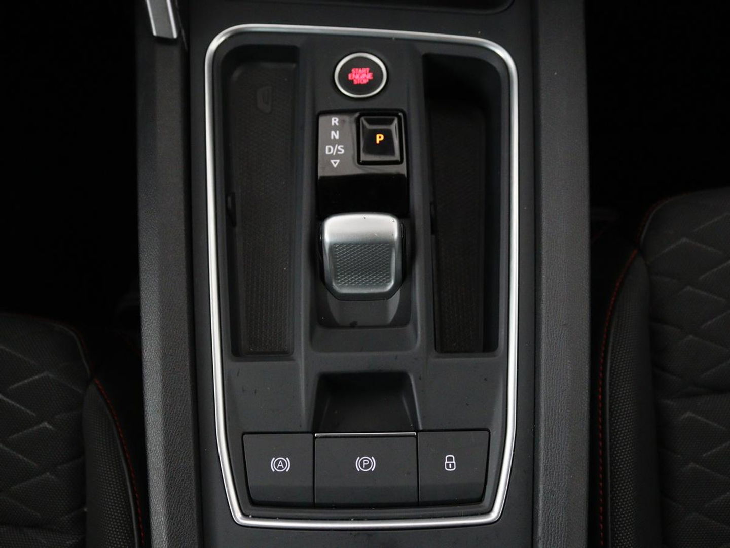 SEAT Leon 1.5 eTSI FR Intens | Stoel & stuurverwarming | Trekhaak | Adaptive cruise | Navigatie | Parkeerhulp | Full LED