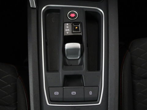 SEAT Leon 1.5 eTSI FR Intens | Stoel & stuurverwarming | Trekhaak | Adaptive cruise | Navigatie | Parkeerhulp | Full LED