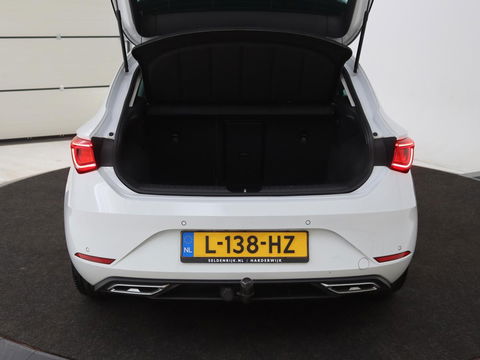 SEAT Leon 1.5 eTSI FR Intens | Stoel & stuurverwarming | Trekhaak | Adaptive cruise | Navigatie | Parkeerhulp | Full LED