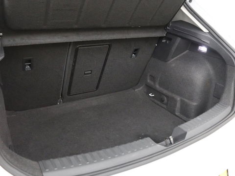 SEAT Leon 1.5 eTSI FR Intens | Stoel & stuurverwarming | Trekhaak | Adaptive cruise | Navigatie | Parkeerhulp | Full LED
